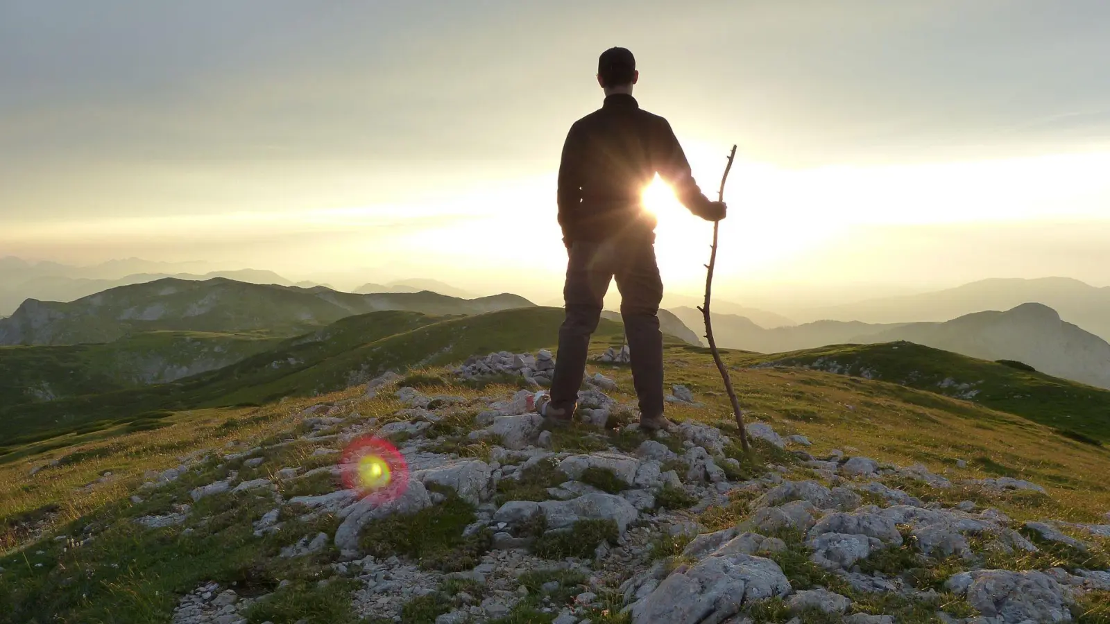 Nicht frieren, nicht müffeln: Merinowolle hat einige Eigenschaften, die bei Outdoor-Aktivitäten sehr praktisch sind.  (Foto: Florian Sanktjohanser/dpa-tmn)