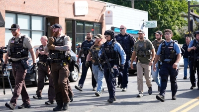 Auf einem Gewehr des Täters soll nach Regierungsangaben „Tötet Donald Trump“ gestanden haben. (Foto: Abbie Parr/AP/dpa)