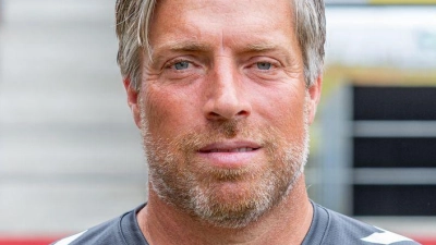 Verlässt Jahn Regensburg auf eigenen Wunsch mitten in der Saison: Cheftrainer Michael Wimmer. (Archivbild) (Foto: Armin Weigel/dpa)