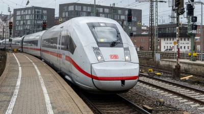 Wegen eines verdächtigen Gegenstands wurden Teile des Ulmer Hauptbahnhofs zeitweise gesperrt.  (Foto: Stefan Puchner/dpa)