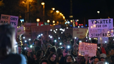 Laut Polizei kamen rund 2.000 Menschen zu der Demonstration.  (Foto: Lilli Förter/dpa)