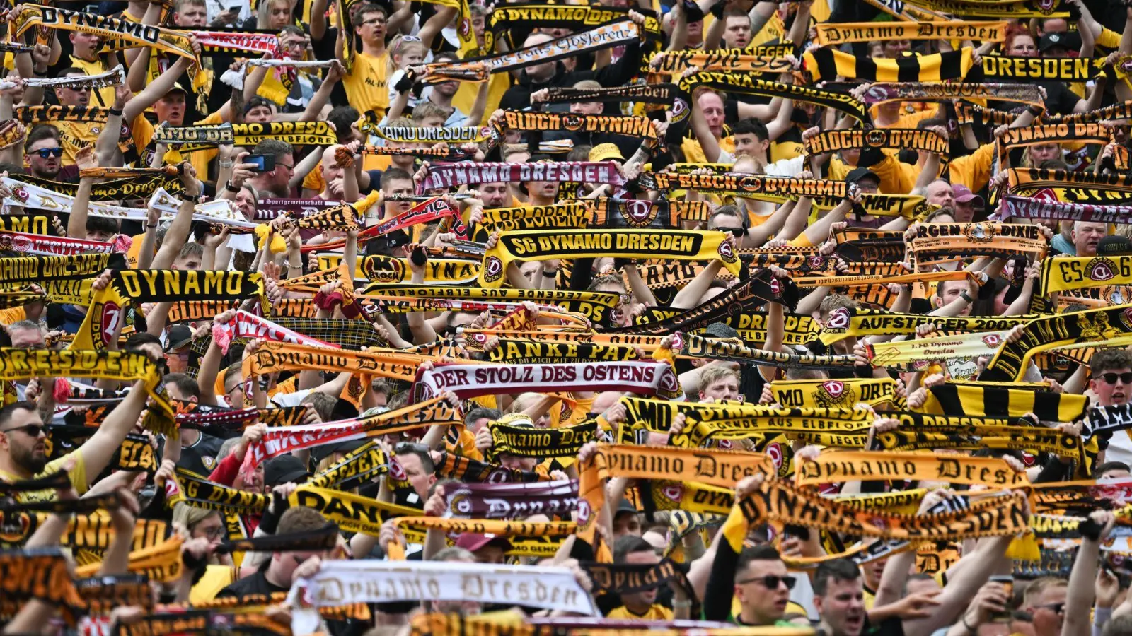 Dynamo Dresden kehrt in die 2. Liga zurück. (Foto: Robert Michael/dpa)
