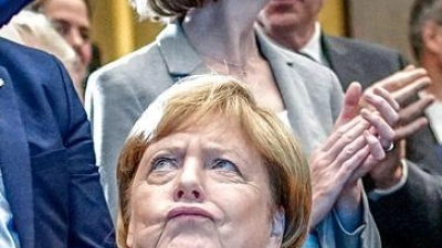 Das Verhältnis von Merkel und Merz gilt als belastet. (Archivbild) (Foto: Kay Nietfeld/dpa)