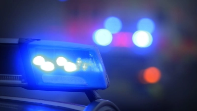 Die Fahrer der drei beteiligten Autos kamen verletzt ins Krankenhaus. (Symbolbild) (Foto: Karl-Josef Hildenbrand/dpa)