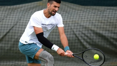 Novak Djokovic während einer Trainingseinheit in London. (Foto: John Walton/PA Wire/dpa)