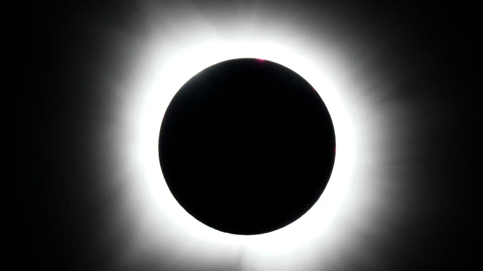 Eine totale Sonnenfinsternis ist ein beeindruckendes Schauspiel. (Illustration) (Foto: Julio Cortez/AP/dpa)