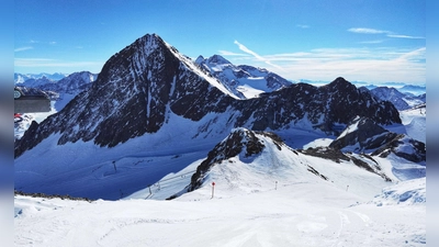 Die Lawine ging abseits der gesicherten Pisten ab. (Archivbild) (Foto: Sachelle Babbar/ZUMA Press Wire/dpa)