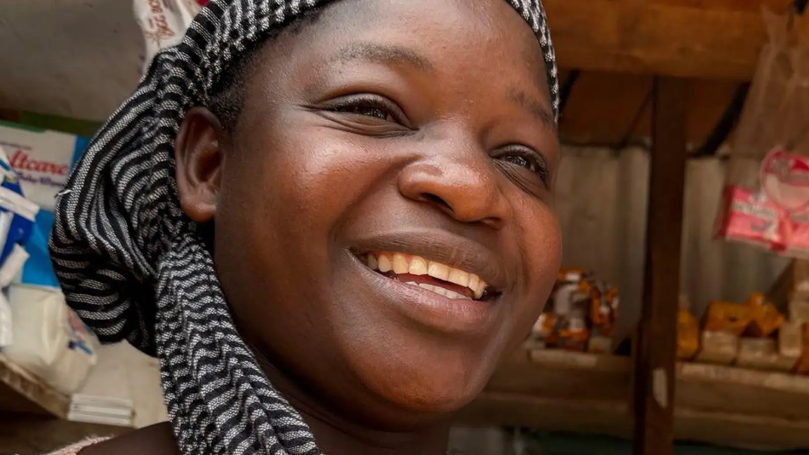 Mary Abongo hat nach einem Businesstraining und einem Darlehen einen Laden in Kibera eröffnet. (Archivbild) (Foto: Eva Krafczyk/dpa)