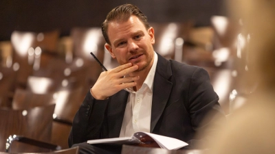 Bei einer Probe zu „Was war und was wird”: der Regisseur Uwe Reichwaldt. (Foto: Pedro Malinowski)