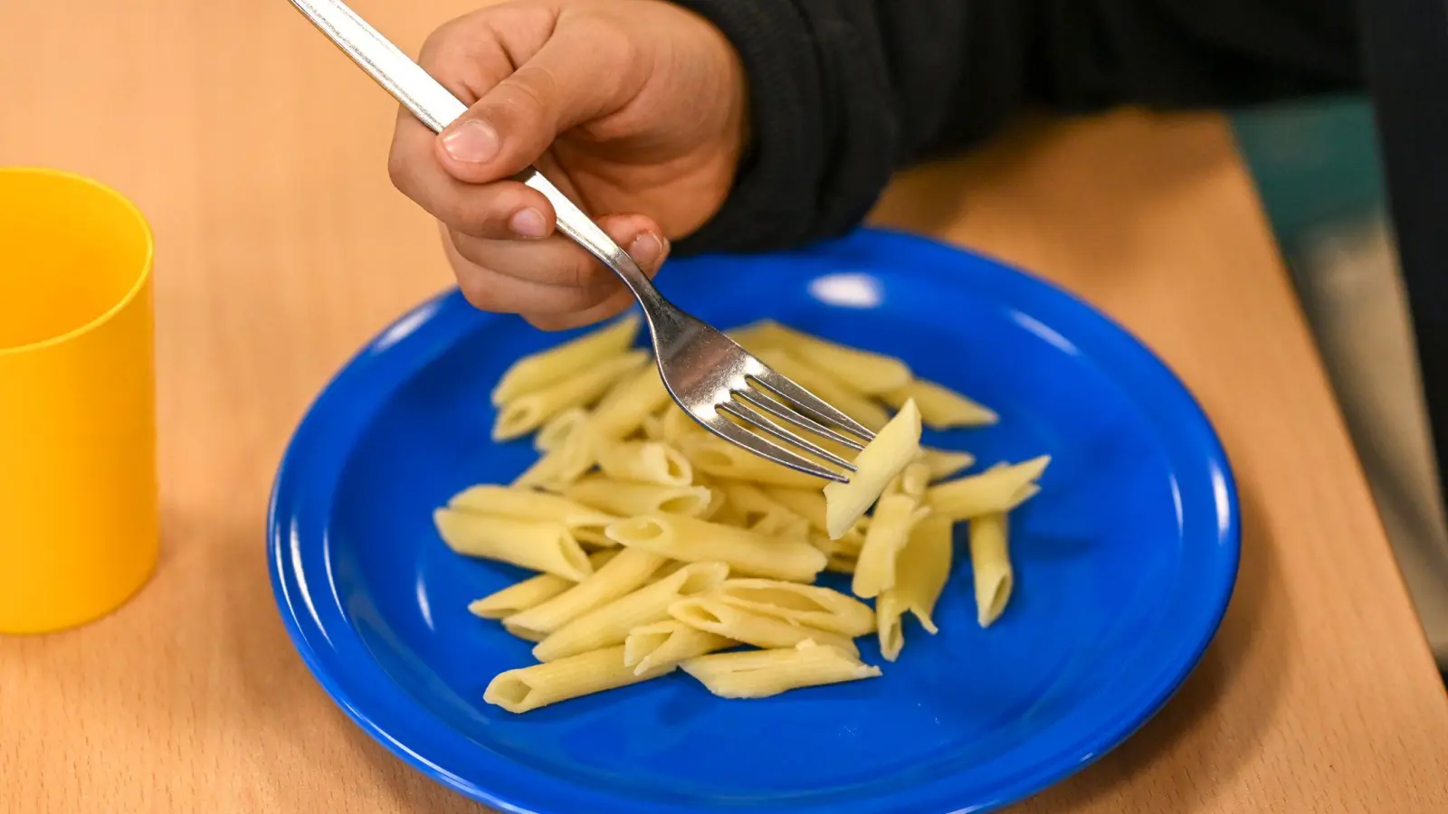 In kleinen Schritten vorangehen. Schon eine andere Nudelform zu essen, könnte ein Erfolg sein. (Symbolbild) (Foto: Jens Kalaene/dpa)