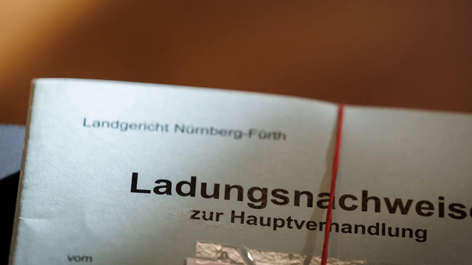 Das Landgericht hat ein Urteil gegen einen Apotheker und einen Mediziner gesprochen. (Symbolbild) (Foto: Daniel Karmann/dpa)