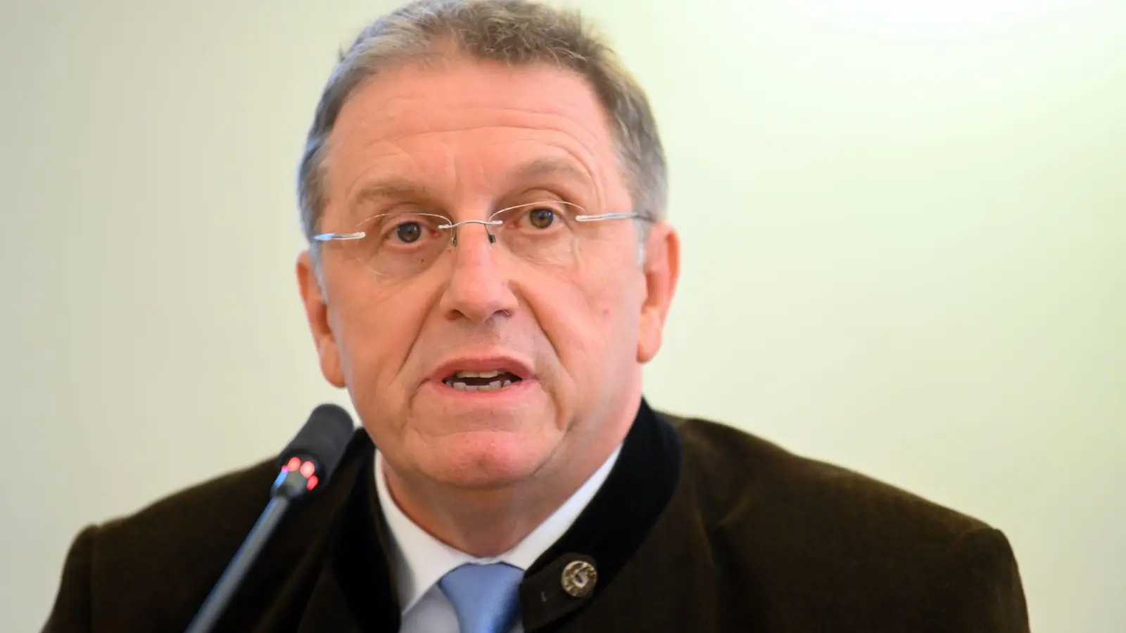 Mehrere CSU-Bezirksräte in Oberfranken haben einen AfD-Antrag zur Ehrung eines AfD-Politikers unterstützt. (Foto: Nicolas Armer/dpa)
