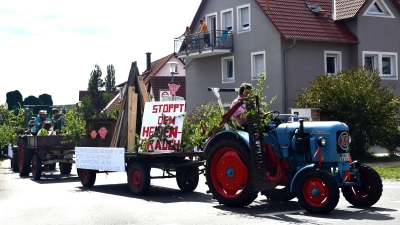 Am Sonntagnachmittag findet wieder der Umzug der „Kerwa-Madle und -Borschn“ statt. (Foto: Gudrun Schwarz-Köhler)