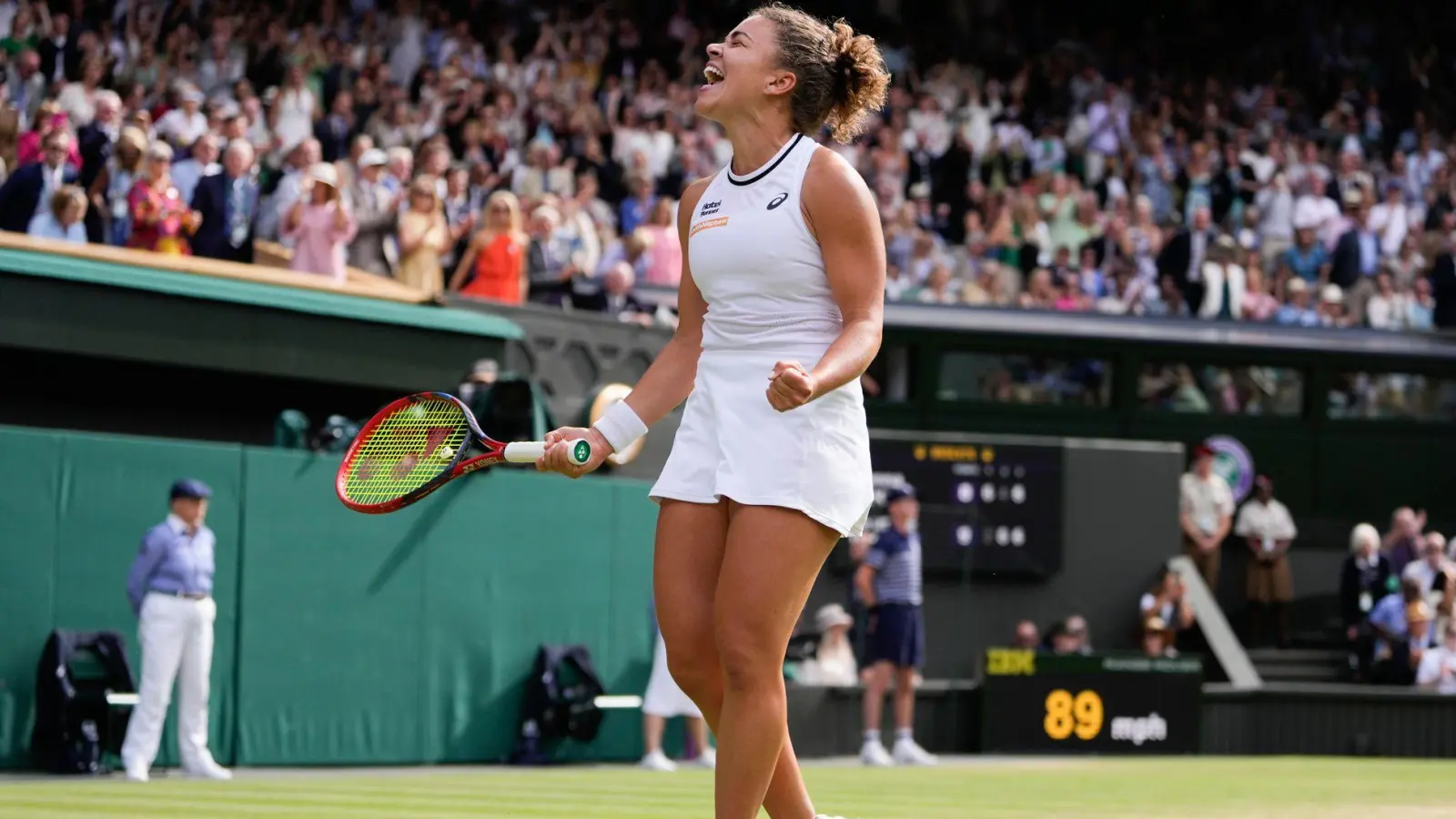 Die italienische Tennisspielerin Jasmine Paolini greift in Wimbledon nach ihrem ersten Grand-Slam-Titel. (Foto: Alberto Pezzali/AP/dpa)