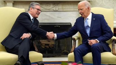 US-Präsident Joe Biden (r) trifft sich mit dem britischen Premierminister Keir Starmer im Oval Office des Weißen Hauses. (Foto: Evan Vucci/AP)