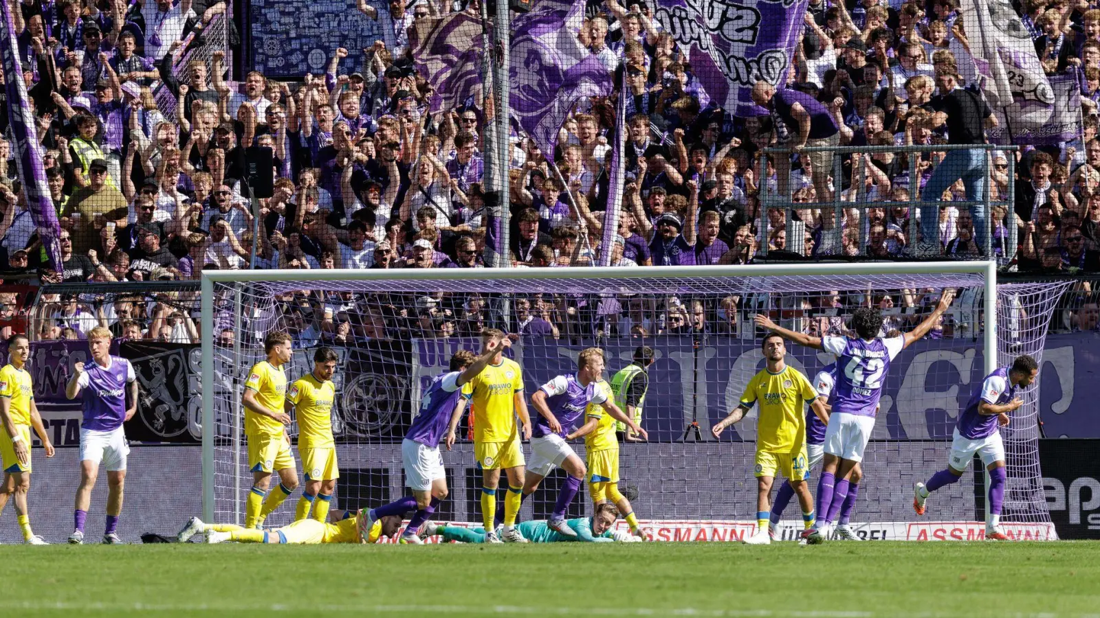 Osnabrücker Jubel gegen Braunschweig. (Foto: David Ebener/dpa)