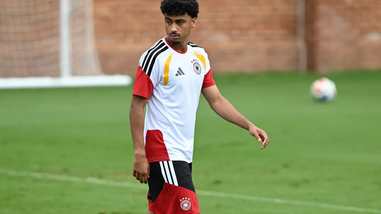 Steht vor einem Wechsel zum FC Bayern: Nathaniel Brown. (Archivbild) (Foto: Federico Gambarini/dpa)