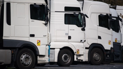In Deutschland wächst seit Jahren der Bestand an Nutzfahrzeugen und Lastwagen. (Symbolbild) (Foto: Sebastian Gollnow/dpa)