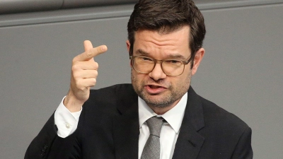 Bundesjustizminister Marco Buschmann kritisiert die Arbeit der Behörden im Fall des Messerangreifers von Brokstedt. (Foto: Wolfgang Kumm/dpa)