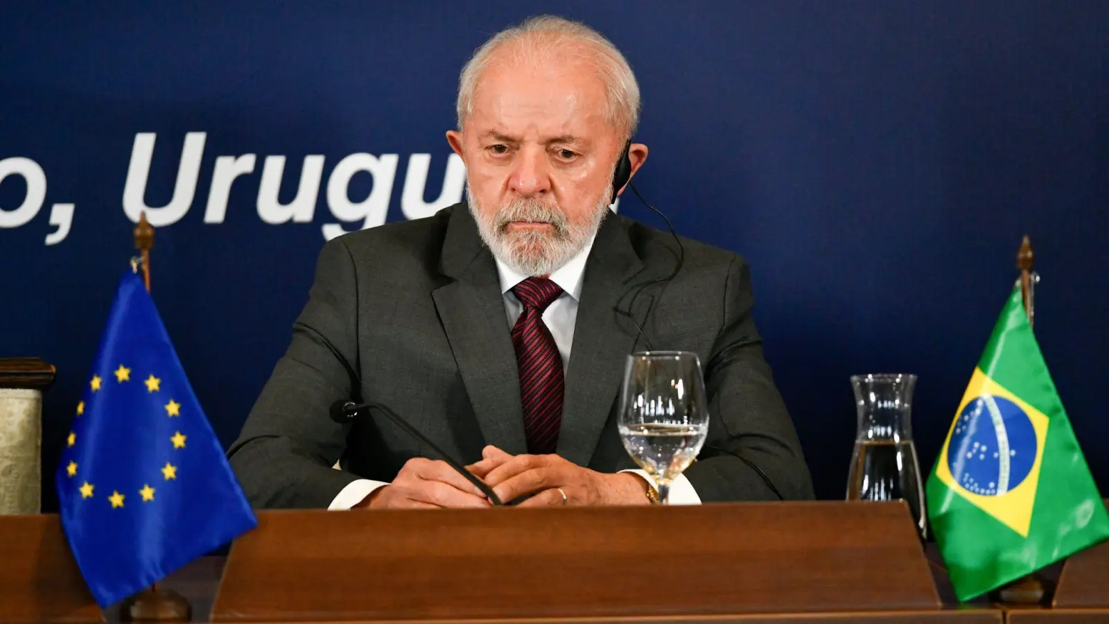 Brasiliens Präsident liegt nach einer Hirnblutung im Krankenhaus. (Archivbild) (Foto: Santiago Mazzarovich/dpa)