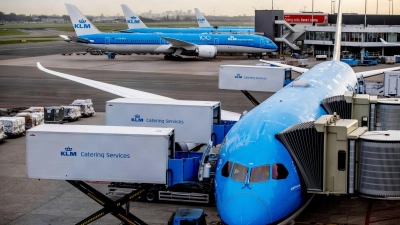 Wegen des Sturmtiefs wurde am Flughafen Schirphol viele Flüge gestrichen. (Archivfoto) (Foto: Robin Utrecht/ANP/dpa)