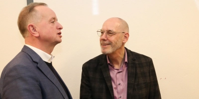 Für Thomas Deffner (CSU, links) und Hans-Jürgen Eff (Die Ansbacher) geht es in die Stichwahl um den Oberbürgermeisterposten. (Foto: Alexander Biernoth)