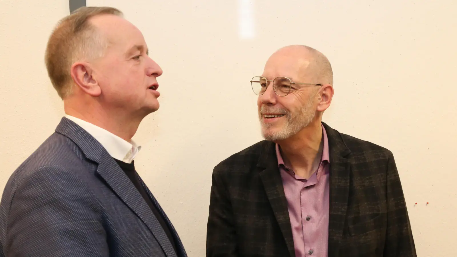 Für Thomas Deffner (CSU, links) und Hans-Jürgen Eff (Die Ansbacher) geht es in die Stichwahl um den Oberbürgermeisterposten. (Foto: Alexander Biernoth)