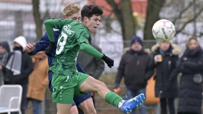 Der Neuendettelsauer Till Schäff (in Grün) wechselt von der SpVgg Ansbach in die U17 des 1. FC Nürnberg. (Foto: Martin Rügner)