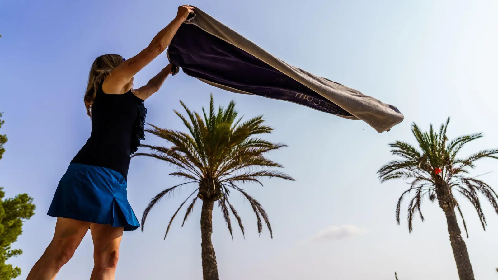 Auch Minijobber können Urlaubsgeld erhalten. Obwohl kein gesetzlicher Anspruch besteht, kann die Zahlung im Arbeitsvertrag oder Tarifvertrag geregelt sein. (Foto: Andreas Arnold/dpa/dpa-tmn)