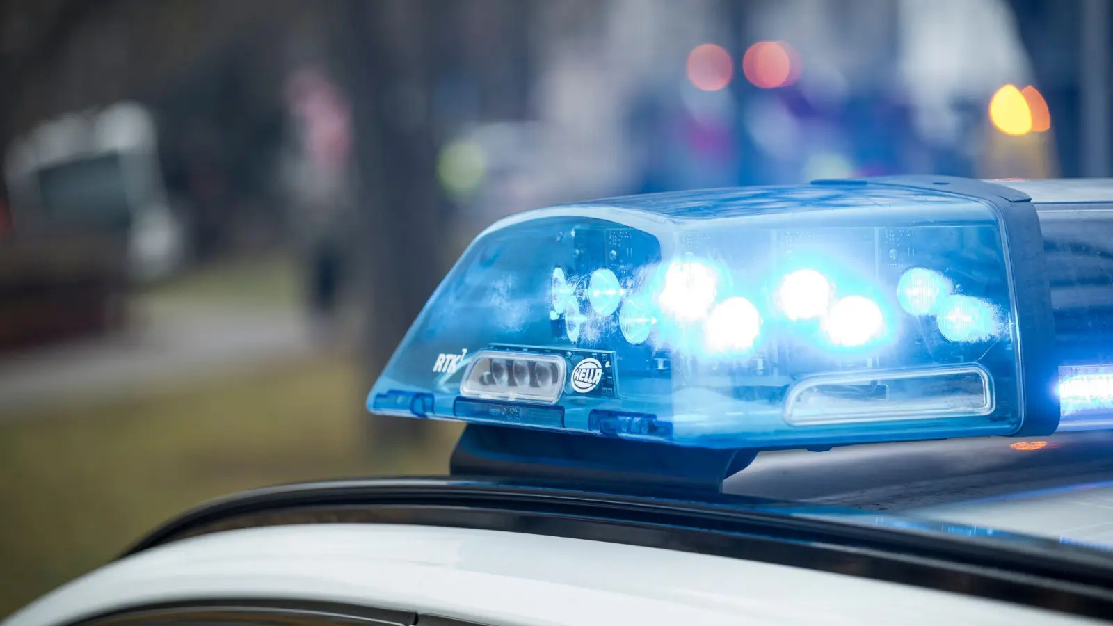 Die bislang unbekannten Täter stahlen mehrere Hundert Euro Bargeld. (Symbolbild) (Foto: Daniel Vogl/dpa)