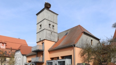 Auf dem Dach des Anwesens Ochsenhof 3 soll eine Photovoltaikanlage gebaut werden. Auch ein Batteriespeicher ist vorgesehen.  (Foto: Alexander Biernoth)