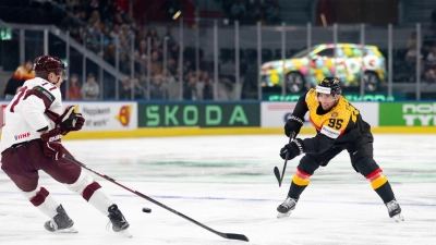 Frederik Tiffels und die deutsche Eishockey-Nationalmannschaft enttäuschten gegen Lettland. (Foto: Claudio Thoma/KEYSTONE/dpa)