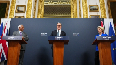 Die EU und Großbritannien haben sich auf einen Deal zur engeren Zusammenarbeit geeinigt. (Foto: Carl Court/Getty Images Europe Pool/AP/dpa)