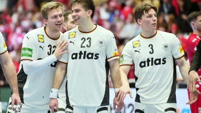 Franz Semper, Renars Uscins und Nils Lichtlein spielen um EM-Gold.  (Foto: Sina Schuldt/dpa)