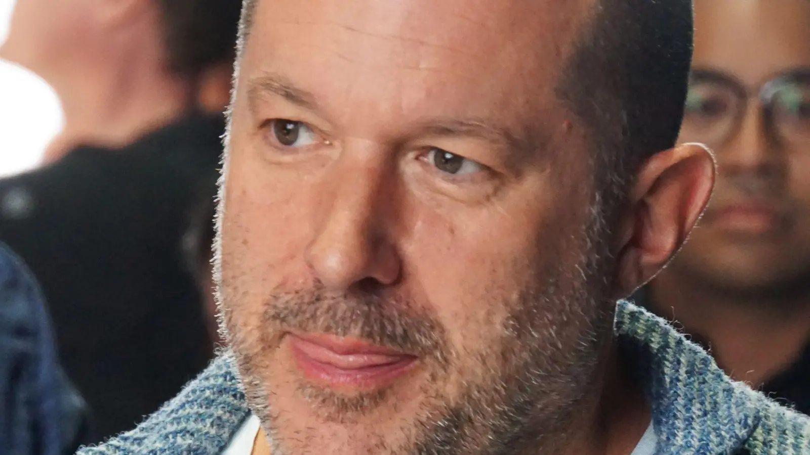 Jony Ive hat die Firma io mitgegründet, nachdem er Apple verlassen hatte. (Archivbild) (Foto: Christoph Dernbach/dpa)