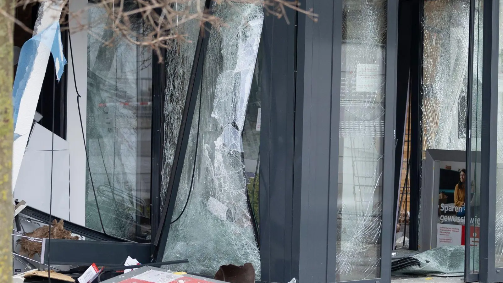 Neben der Beute richten die Täter meist auch einen hohen Sachschaden an - und gefährden Menschenleben. (Archivbild) (Foto: Heiko Becker/dpa)