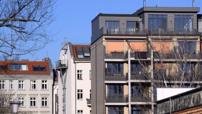 Besonders in Berlin sind die im Internet angebotenen Mieten in die Höhe geschossen. (Illustration) (Foto: Bernd von Jutrczenka/dpa)