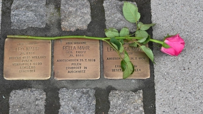 Im sächsischen Heidenau sollen künftig keine neuen Stolpersteine mehr verlegt werden. (Symbolbild)  (Foto: Swen Pförtner/dpa)