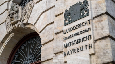 Den Großteil der Taten soll die Frau in den Jahren 2016 bis 2020 begangen haben. (Symbolbild) (Foto: Daniel Vogl/dpa)