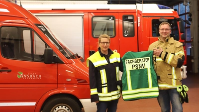 Im Katastrophenfall leitet in Ansbach die Notfallpsychologin Dr. Christine Werthmann – hier mit Stadtbrandrat Steffen Beck – die Psychosoziale Notfallversorgung (PSNV) für Einsatzkräfte und Betroffene. (Foto: Oliver Herbst)