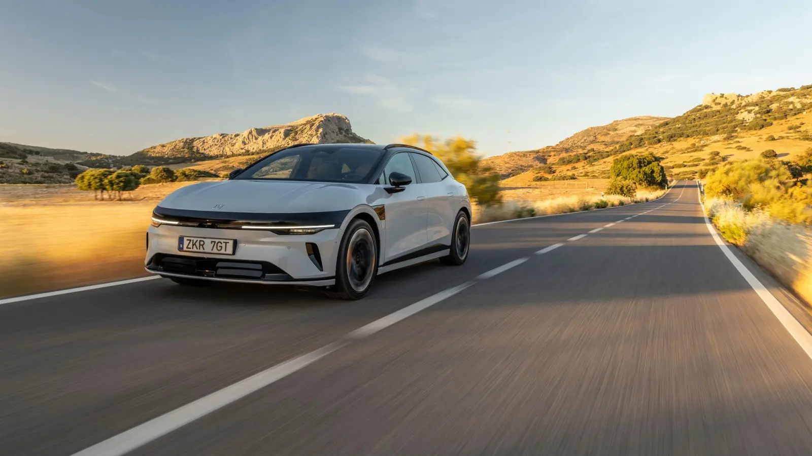 Lifestyle-Laster auf großer Fahrt? Nun, immerhin soll der Zeekr 7GT bis zu 655 Kilometer mit einer Ladung schaffen. (Foto: Charlie Magee/Zeekr/dpa-tmn)