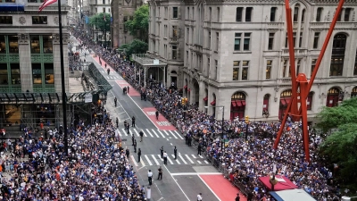 Der Andrang zur Knicks-Parade in New York war riesig.  (Foto: Richard Drew/AP/dpa)