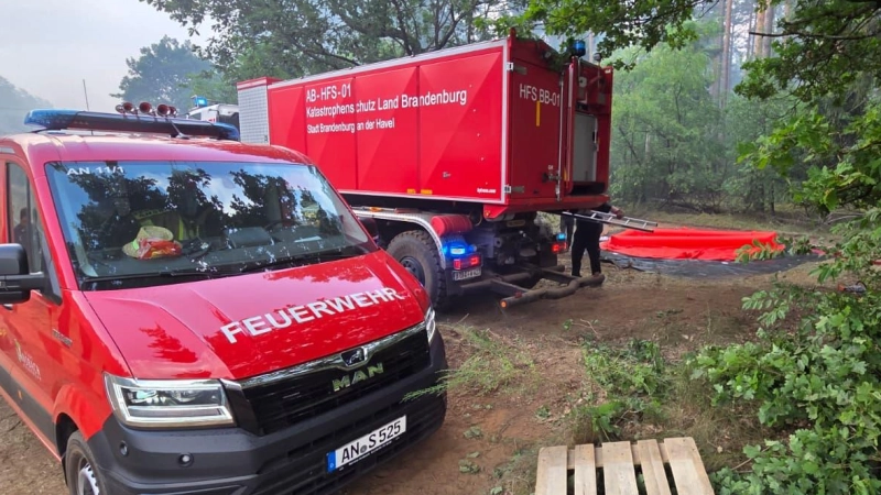 Im Müritz-Nationalpark in Mecklenburg-Vorpommern brennen 363 Hektar Waldfläche. Die Ansbacher Feuerwehr ist mit einer Feuerwehr-Delegation vor Ort, um zu unterstützen. (Foto: Feuerwehr Ansbach)