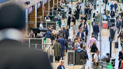 Am Wochenende werden sehr viele Fluggäste am Flughafen Berlin-Brandenburg erwartet. (Archivbild) (Foto: Michael Ukas/dpa)