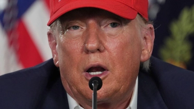 Trump besuchte in Florida eine neue Haftanstalt für Migranten.  (Foto: Evan Vucci/AP/dpa)