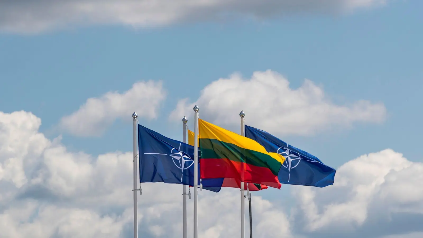 Wetterballons haben den Flugverkehr über dem Flughafen von Litauens Hauptstadt Vilnius gestört. (Symbolbild) (Foto: Mindaugas Kulbis/AP/dpa)
