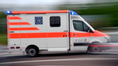 Die Rettungskräfte leiteten sofort Erste-Hilfe-Maßnahmen ein - vergeblich. (Symbolbild) (Foto: Hendrik Schmidt/dpa-Zentralbild/dpa)