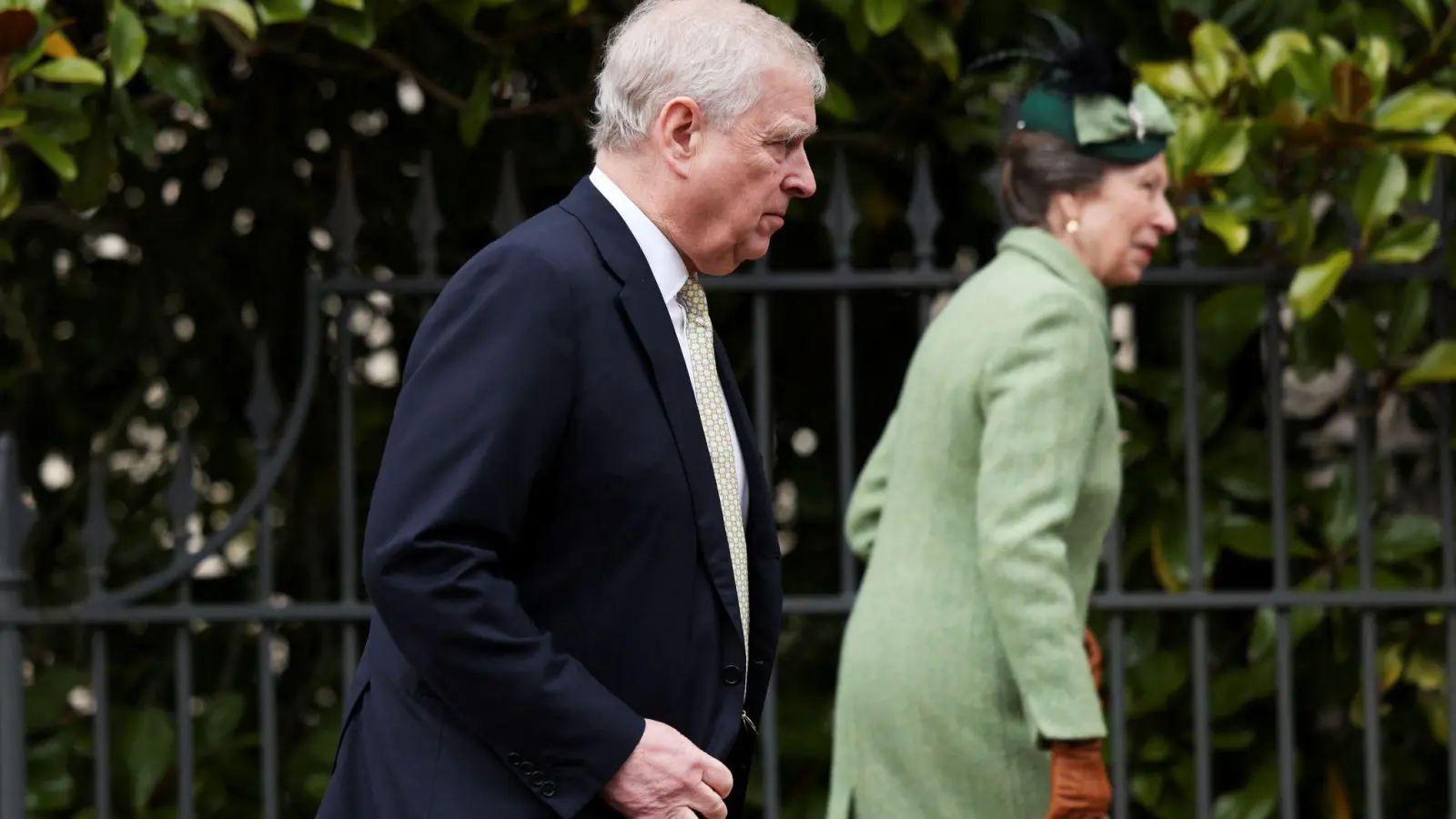 Prinz Andrew gilt wegen seiner Verwicklung in einen Missbrauchsskandal als schwarzes Schaf der Royal Family. (Archivbild). (Foto: Hollie Adams/PA Wire/dpa)