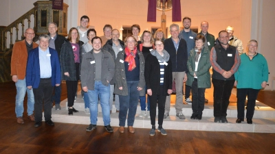 Die neugewählten Vertreter der drei „Alt-Dekanate“ Dinkelsbühl, Feuchtwangen und Wassertrüdingen mit Dekanin Uta Lehner (ganz rechts) und den stellvertretenden Dekanen (von links) Joachim Nötzig aus Wassertrüdingen, Jörg Herrmann aus Feuchtwangen und Senior und stellvertretender Dekan Gunther Reese aus Mönchsroth. (Foto: Peter Tippl)