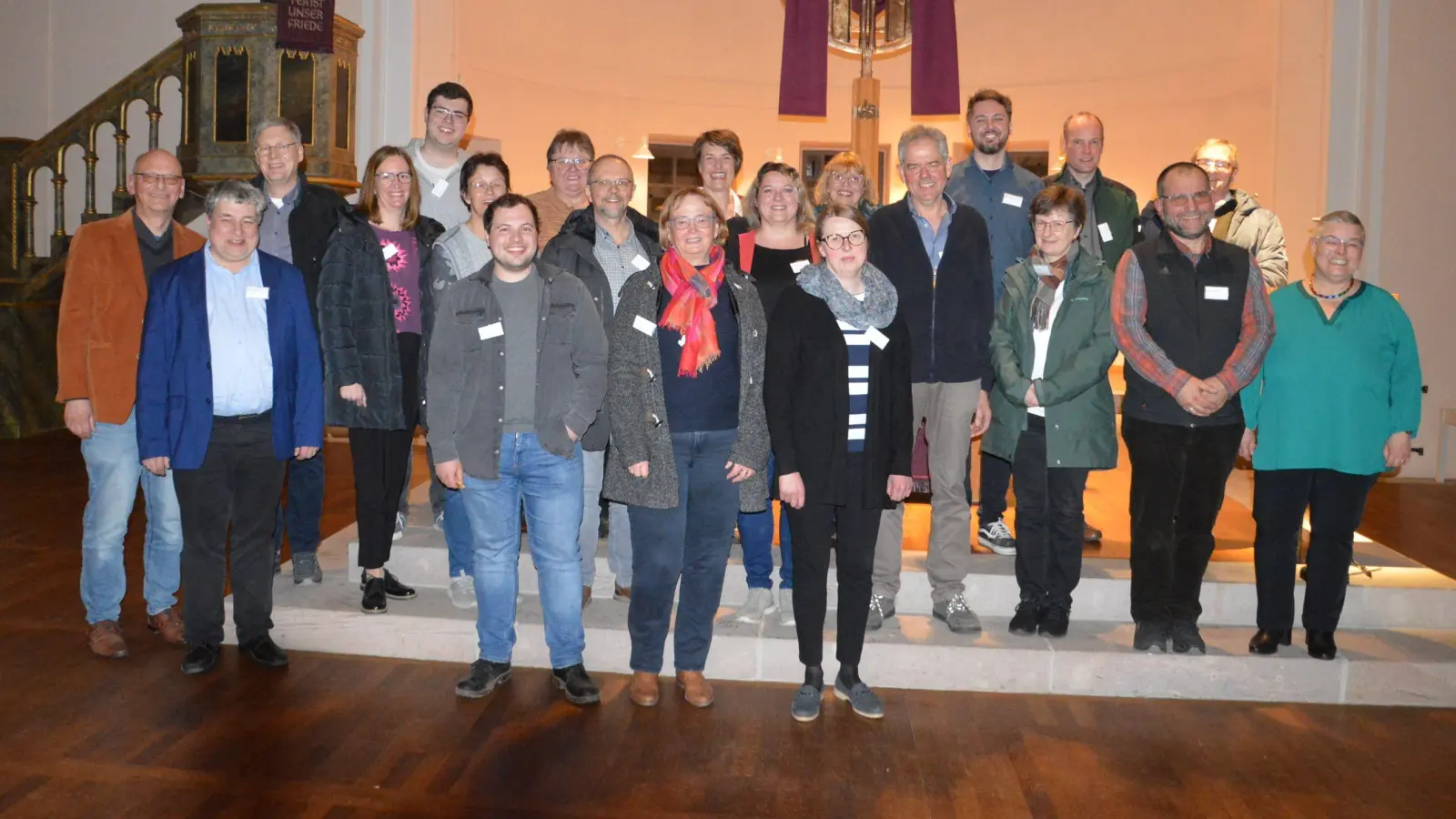 Die neugewählten Vertreter der drei „Alt-Dekanate“ Dinkelsbühl, Feuchtwangen und Wassertrüdingen mit Dekanin Uta Lehner (ganz rechts) und den stellvertretenden Dekanen (von links) Joachim Nötzig aus Wassertrüdingen, Jörg Herrmann aus Feuchtwangen und Senior und stellvertretender Dekan Gunther Reese aus Mönchsroth. (Foto: Peter Tippl)